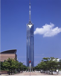 最上階の展望室からは福岡の街並みを一望できる。