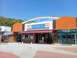 多彩なおみやげ選びを楽しめるサービスエリア