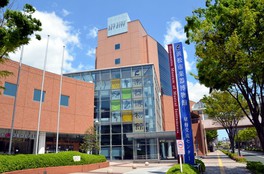 日本初の公立(市立)楽器博物館として1995年に開館