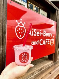 カフェ機能をログハウスへ移設し、本格カフェにリニューアル