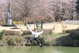 池の上を駆け抜ける爽快ジップライン