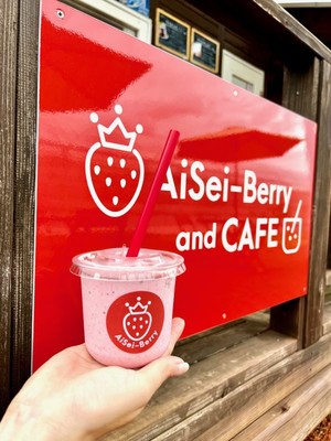 カフェ機能をログハウスへ移設し、本格カフェにリニューアル