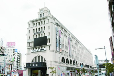 ビルのシンボルの時計台も1931年当時のデザインを参考に復元