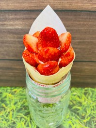 採れたていちごを米粉クレープで