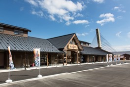 海と山の絶景が見える道の駅