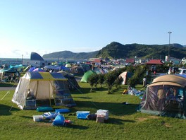 海と山が臨める