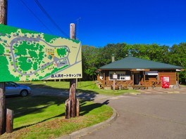周辺には襟裳岬、百人浜、豊似湖などの景勝地がある