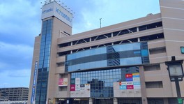 約150店のショップ・専門店がそろう