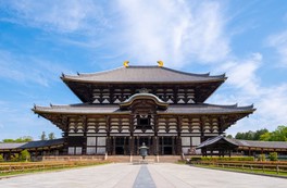 創建から2度にわたり焼失し、鎌倉と江戸時代に再建された大仏殿