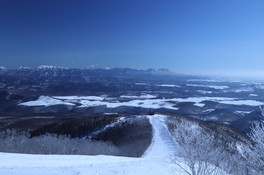 頂上から眺める十勝平野の雄大な景色は壮観だ