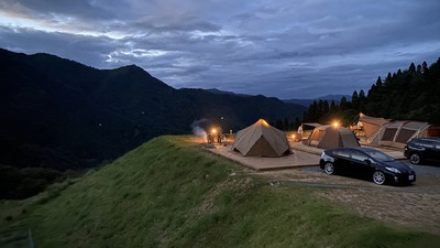 山々に囲まれたキャンプ場