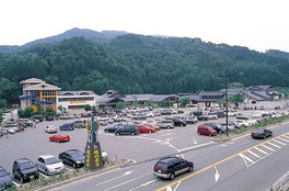 農産物直売所には平谷村特産のトウモロコシなど地元の特産品が充実