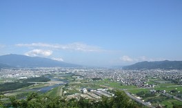 千曲川と上田の市街地が一望できる展望スポット
