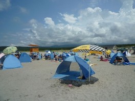 絶景を眺めながら海水浴が楽しめる