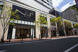 実際に緑が茂るオリジナリティ溢れる看板