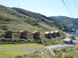 海岸沿いに建つケビンハウス