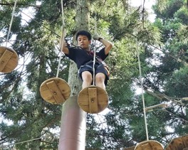 森の中で遊ぶことができる新感覚アスレチック