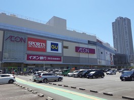 駐車場も完備された大型ショッピングモール
