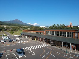 周囲は史跡の慧日寺跡・磐梯町慧日寺資料館・瀧ケ沢湧水などがある