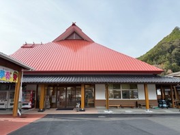 四季折々の里の味、山の幸を堪能できる道の駅だ