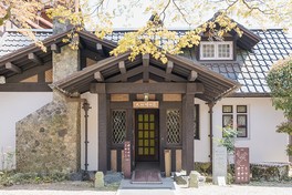 美術品と共に四季折々の景色が目を楽しませてくれる