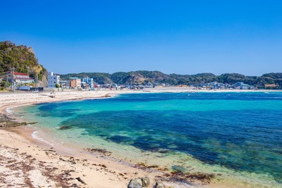 干潮時には砂浜と渡島がつながる