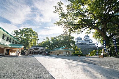 境内からは熊本城の大小天守などが見られる