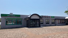 お土産も豊富に取りそろえている